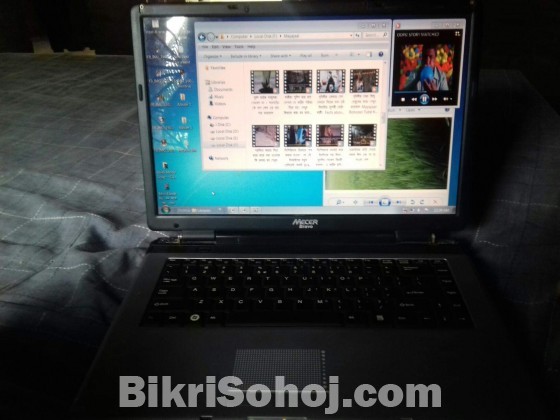 Laptop core i3 Ram 2gb.. Rom 320 gb